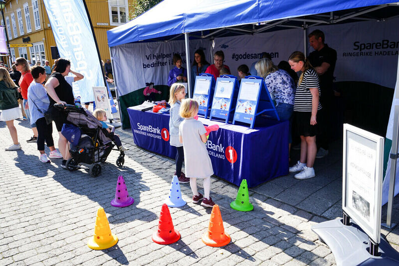 Her kunne barna lære om sparing og vinne premier.