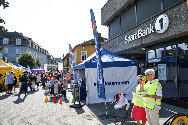Strålende sol og god stemning på Søndre Torv. 