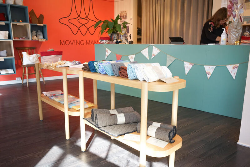 Moving Mamas seller en rekke egenproduserte tekstil produkter og redesign.