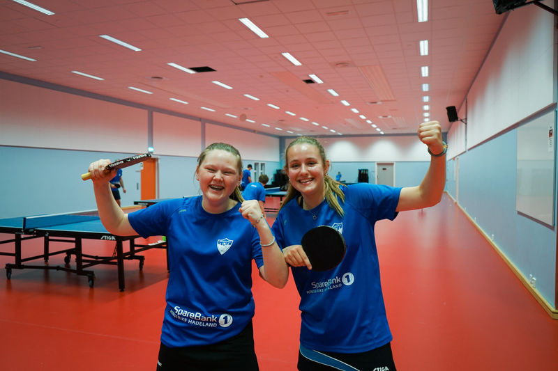 Medlemmene Emma Kjølsø og Malene Karlsrud drømmer om å bli profesjonelle spillere.