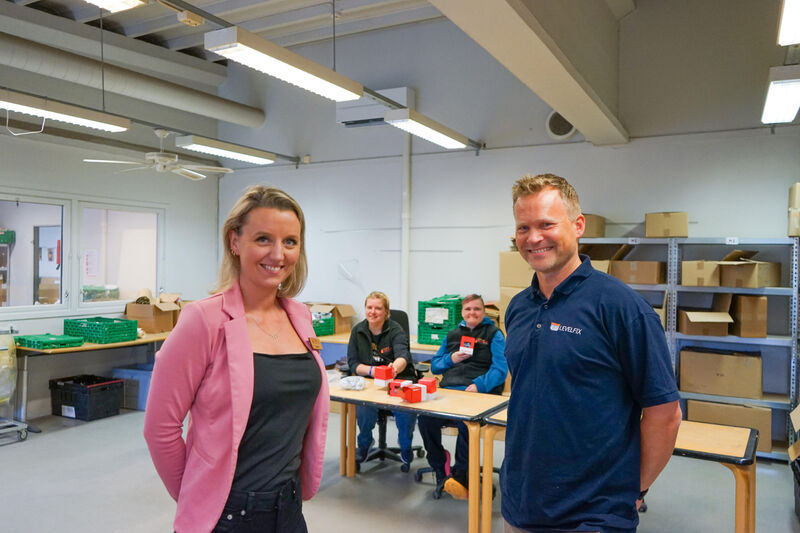 Fra venstre Guro Mjønerudm avd. leder for produksjon og transport på Miljøhuset Gnisten sammen med Line Marie Storm og Jeanette Tordis Johansen og Paul Arne.