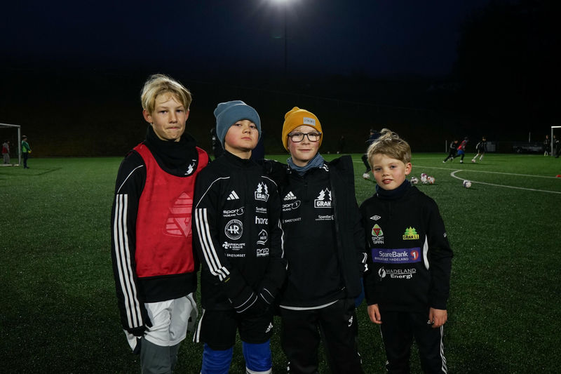 Fotball og venner - Kasper Albertsen, Sander Hagen, Noah Linstad og Lars Georg Rabl-Vøien skryter av banen.