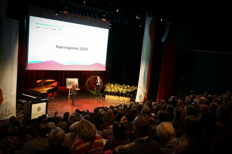 Det var fullsatt sal på Hadeland videregående skole. 