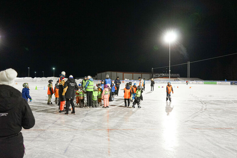 Skøyteskolen er gratis for alle. 