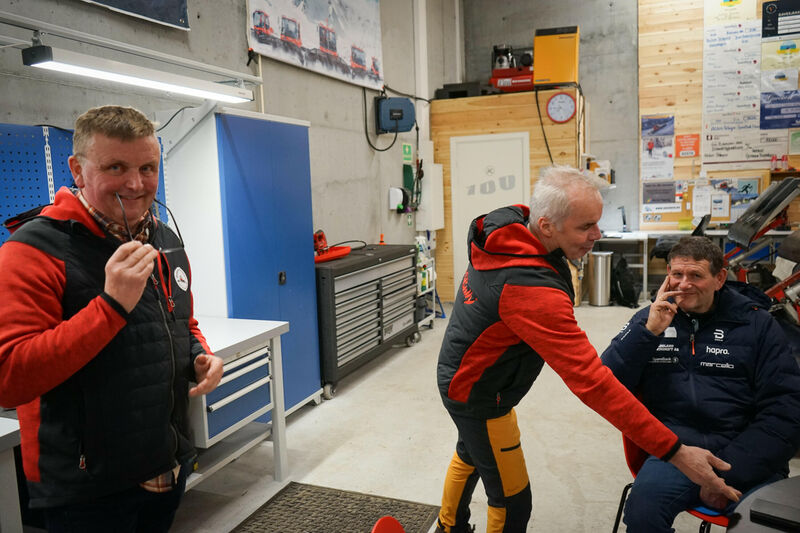 Fra venstre: Kasper Andresen, Kjell Staff og Terje Sørbråten er stolte og fornøyde med den nye verkstaden. 
