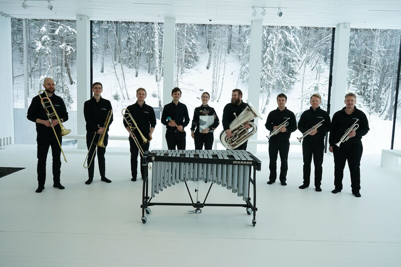 Ingebjørg Vilhelmsen sammen med Brass Creaton og Geir Strande Syrrist 