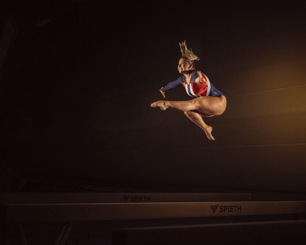 IN ACTION: - Det beste med turn er mestringsfølelsen man får når man klarer noe, og at det alltid er noe nytt å lære seg, smiler Selma. Fotograf: B.T Stokke